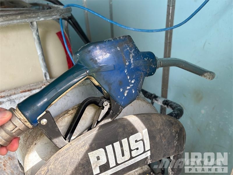  1040 L Skid Mounted Poly DEF insulated def tank an Polttoaine- ja lisäainesäiliöt
