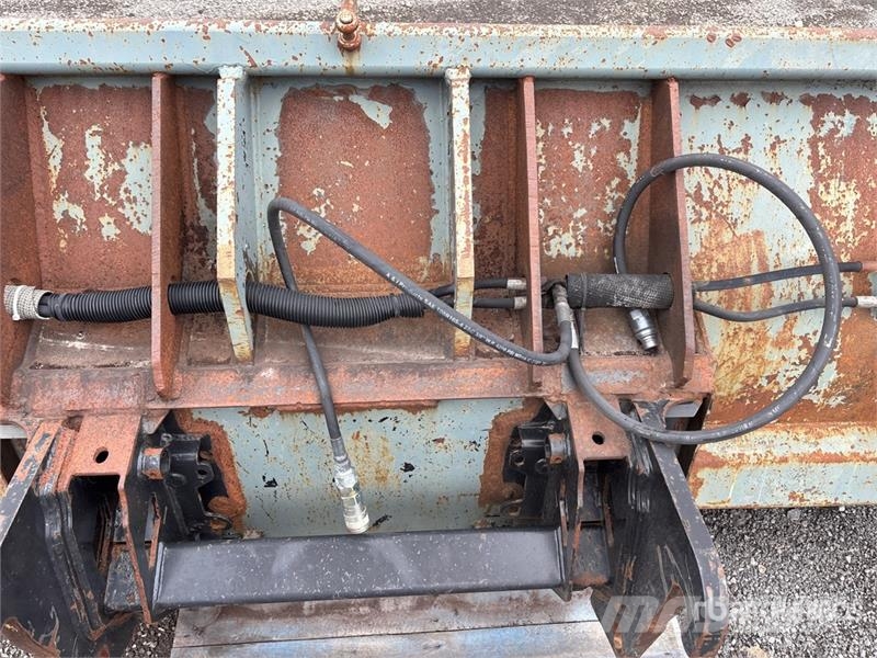 110 in Multi-Purpose Wheel Loader Bucket Kanalak