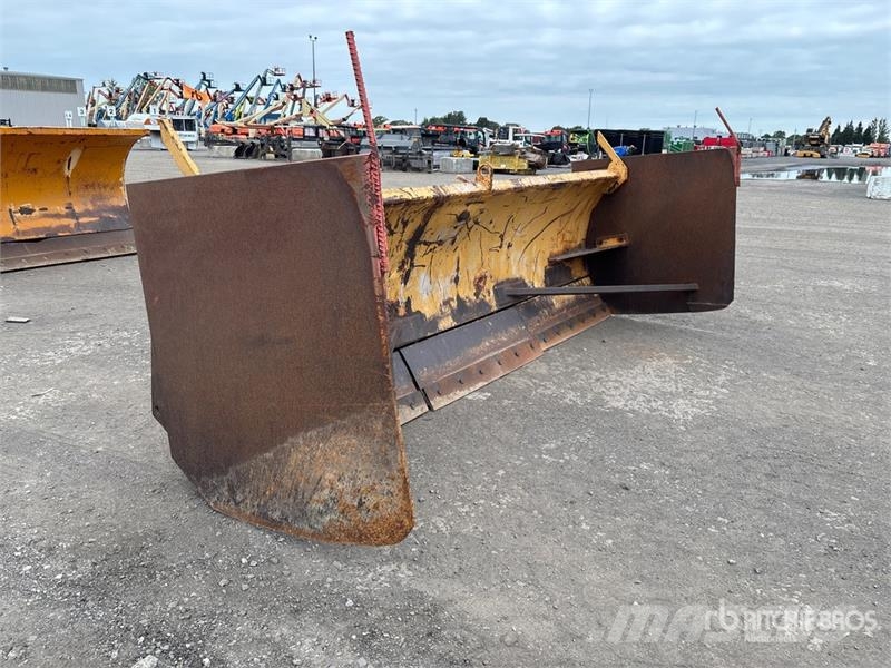 12 ft Hydraulic Reversing Snow Pusher - Fits Wheel Lumiaurat