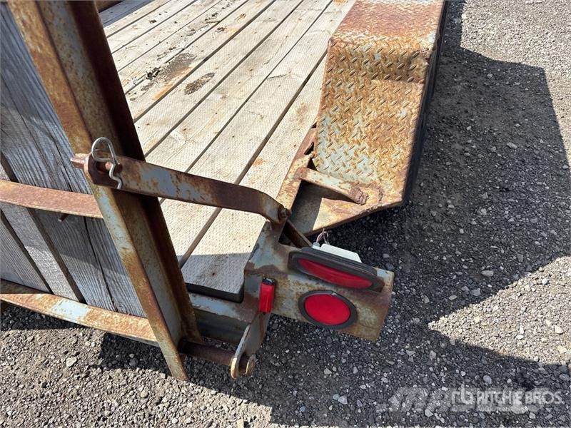 12 ft T/A Equipment Trailer Remolques para transporte de vehículos