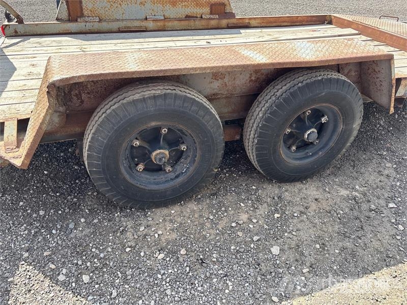 12 ft T/A Equipment Trailer Remolques para transporte de vehículos