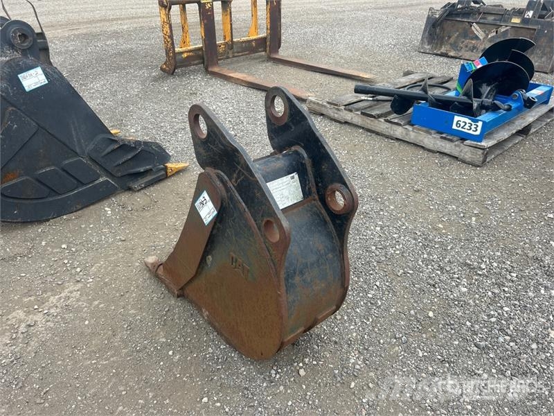  12 in Backhoe Loader Bucket - Fits Cat 420 挖斗