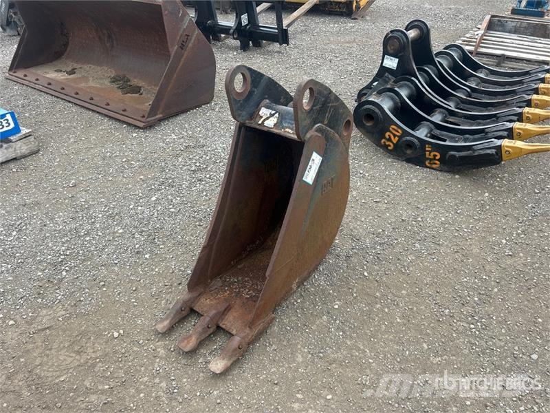  12 in Backhoe Loader Bucket - Fits Cat 420 挖斗