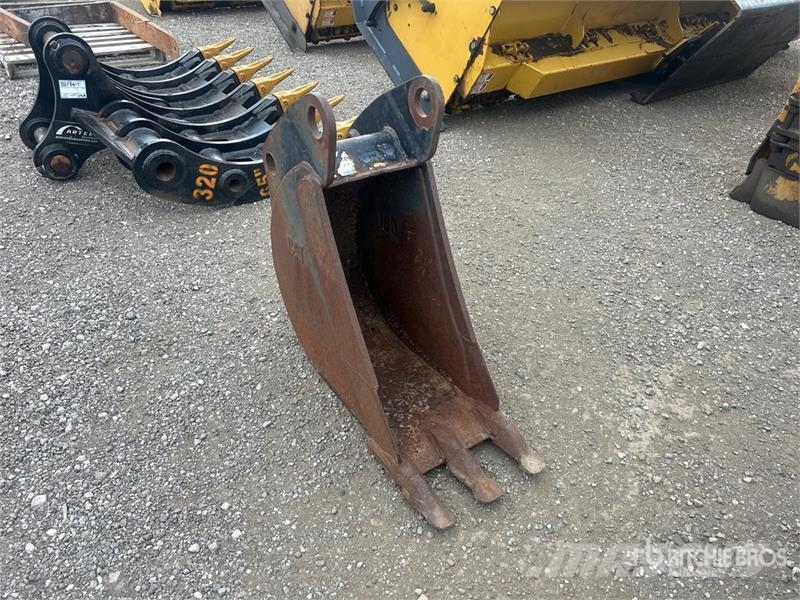  12 in Backhoe Loader Bucket - Fits Cat 420 挖斗