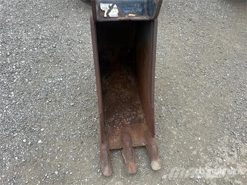  12 in Backhoe Loader Bucket - Fits Cat 420 挖斗