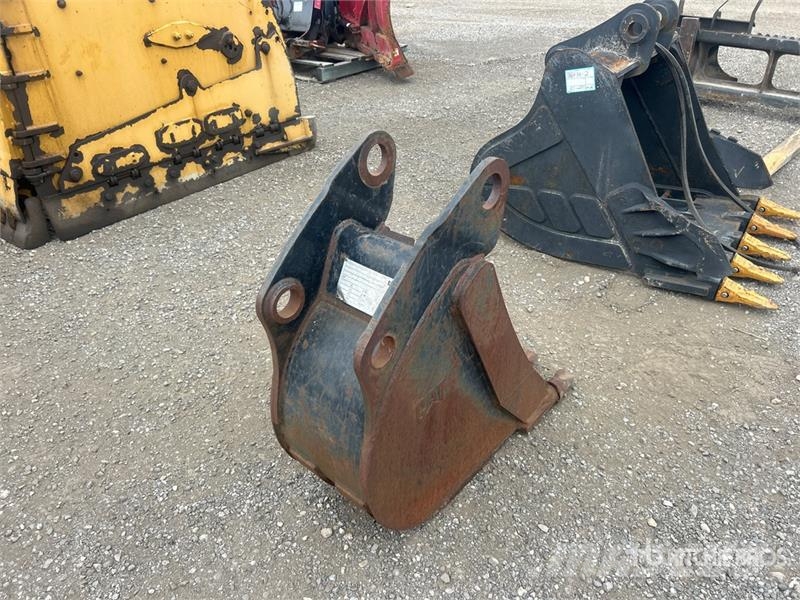 12 in Backhoe Loader Bucket - Fits Cat 420 挖斗
