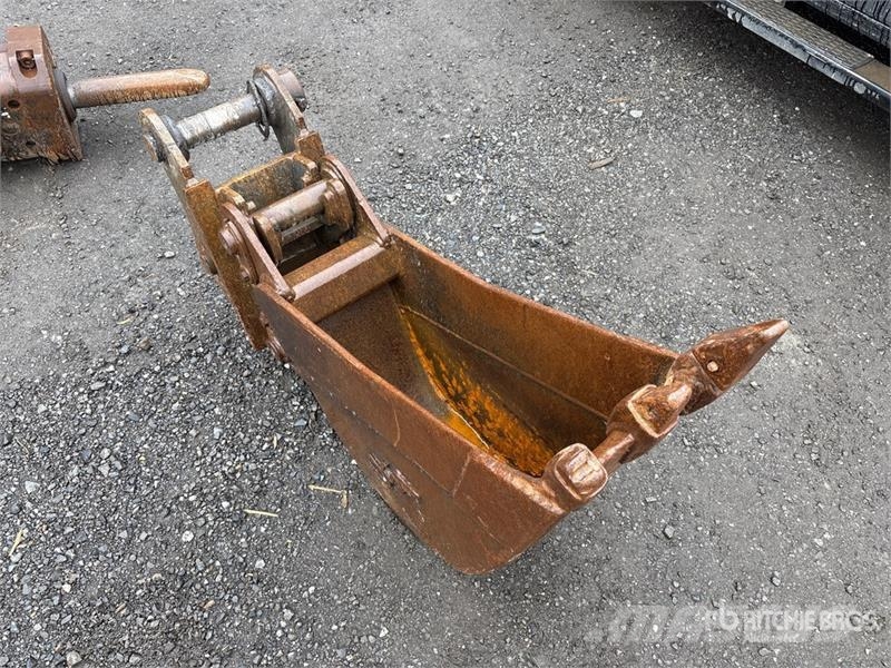  12 in Q/C Digging Backhoe Rear Bucket دلاء
