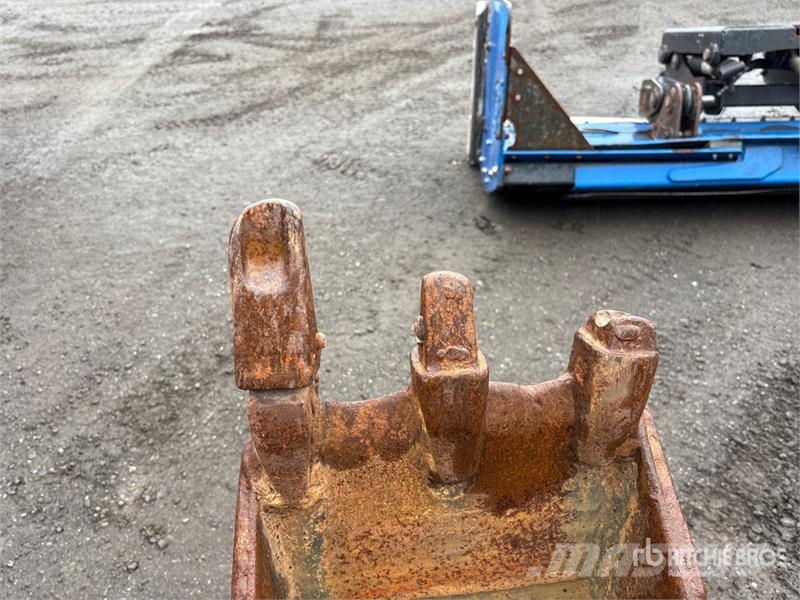  12 in Q/C Digging Backhoe Rear Bucket دلاء