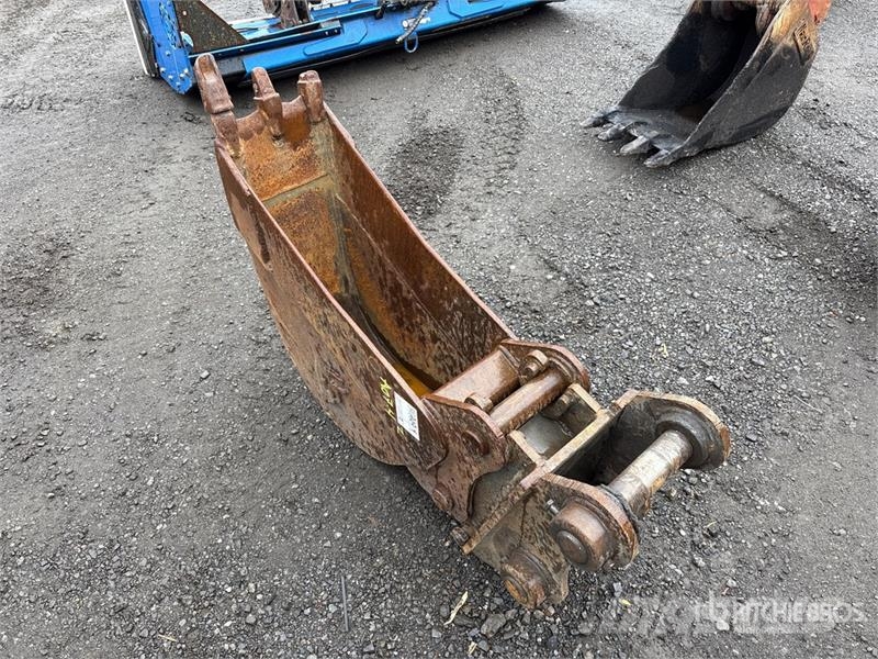  12 in Q/C Digging Backhoe Rear Bucket دلاء