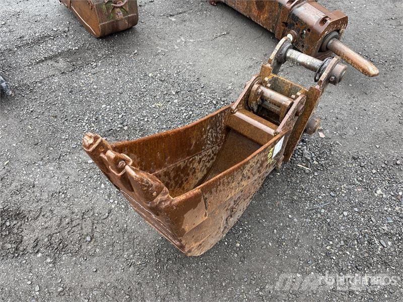  12 in Q/C Digging Backhoe Rear Bucket دلاء
