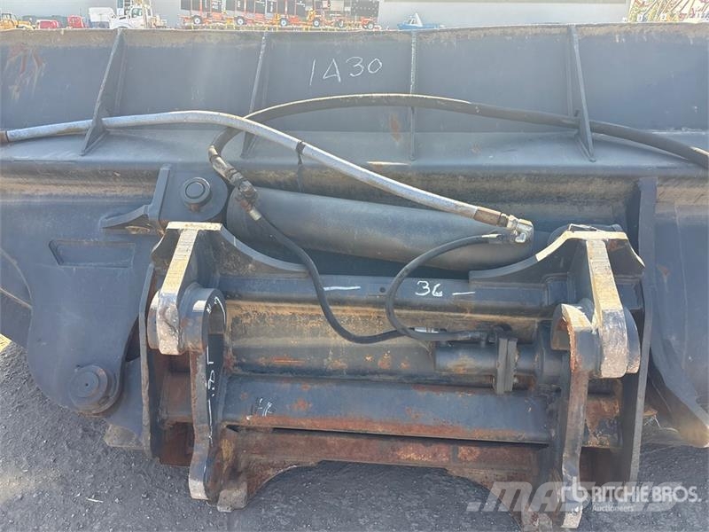  124 in Q/C Side Dump Wheel Loader Bucket 버켓