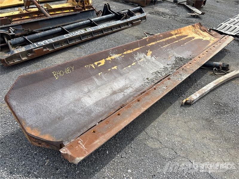 13 ft 2 in Sidewing Snow Plow 刮雪板和犁