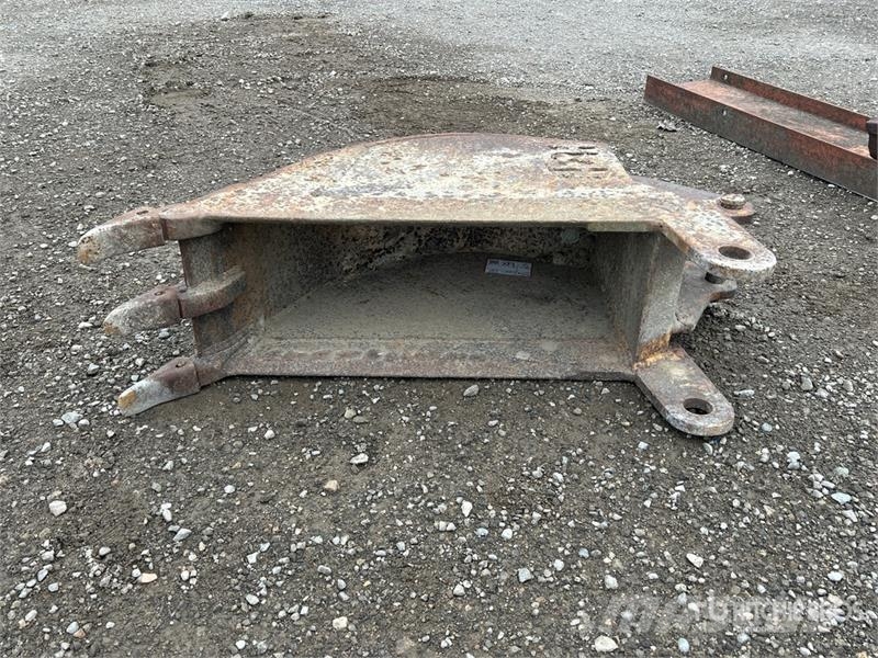  13 in Backhoe Loader Bucket دلاء