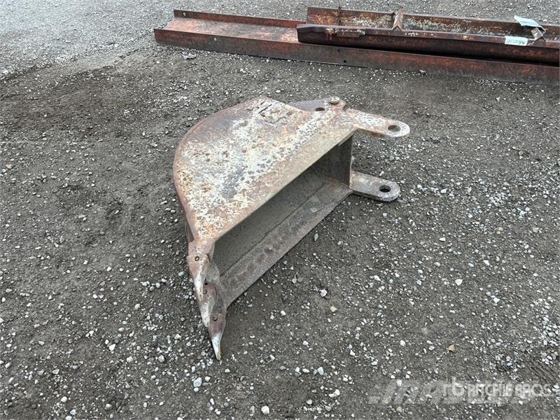  13 in Backhoe Loader Bucket دلاء