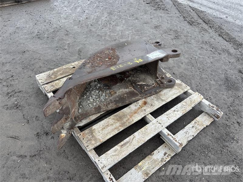 13 in Backhoe Rear Bucket دلاء