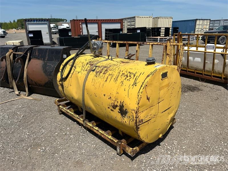  1360 L Fuel Tank Fuel and additive tanks