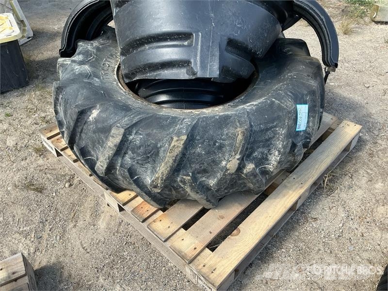 16.9-24 Tires Gume, točkovi i felne