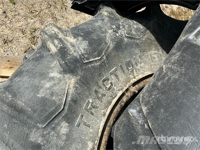 16.9-24 Tires Gume, točkovi i felne