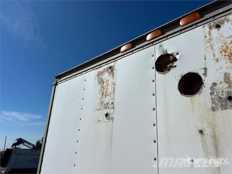 16 ft 10 in x W 8 ft x 8 ft Van Truck Body Transportes - Outros