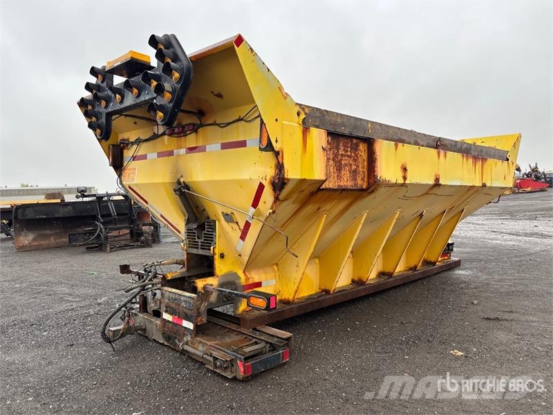 16 ft Salt Spreader Posipači soli i peska