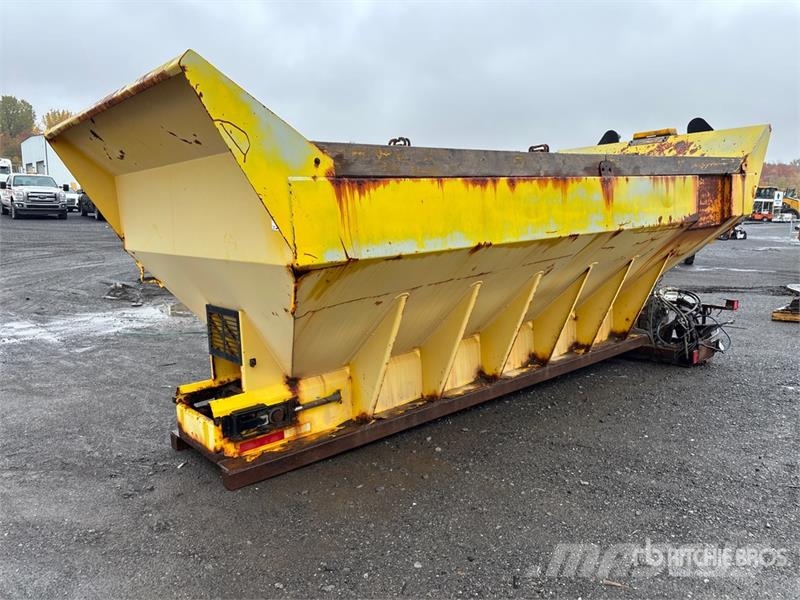16 ft Salt Spreader Posipači soli i peska