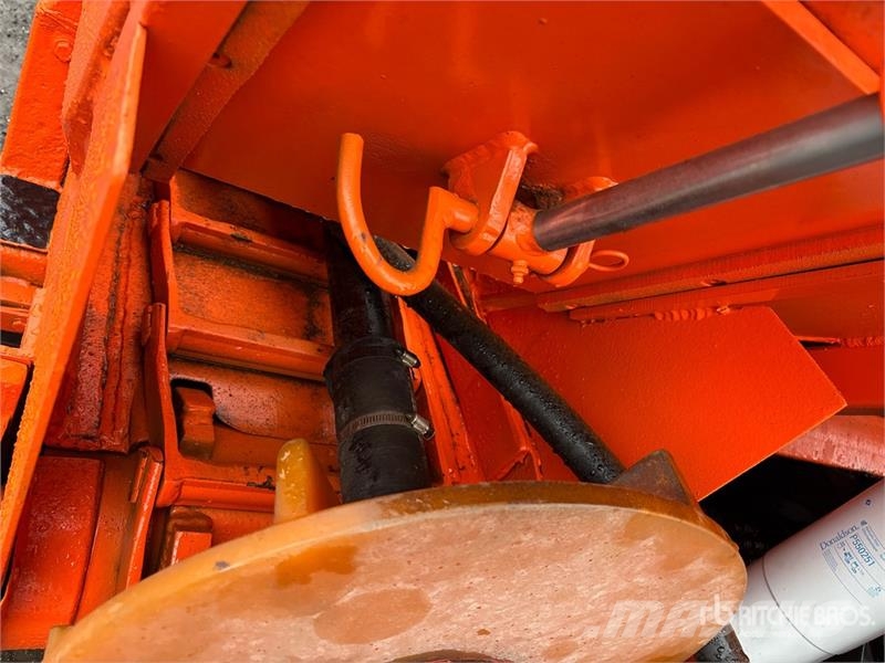  16 ft Salt Spreader Розсіювачі солі та піску