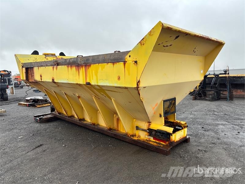 16 ft Salt Spreader Posipači soli i peska