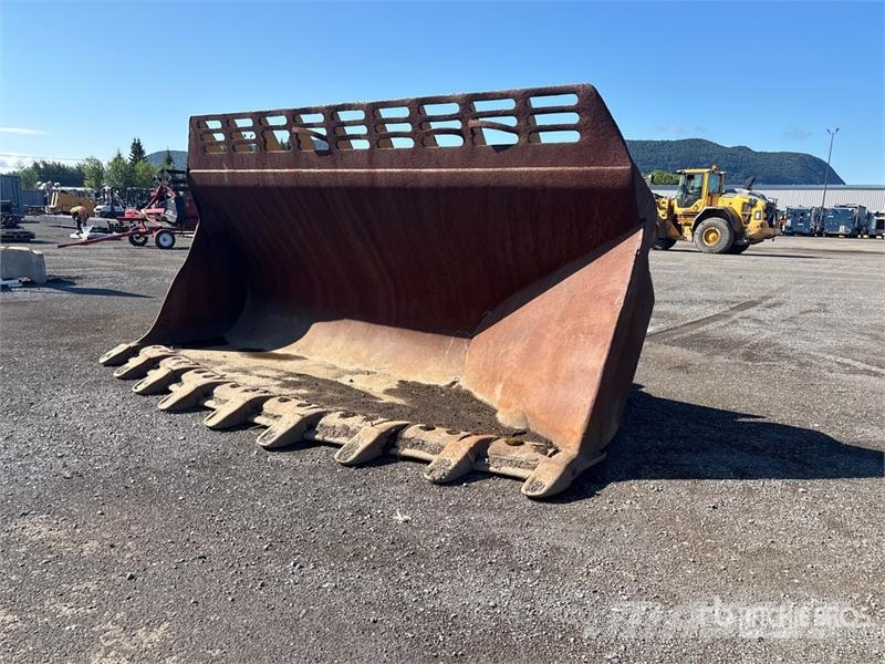  168 in Tilting Wheel Loader Bucket - Fits Cat 988 Godet