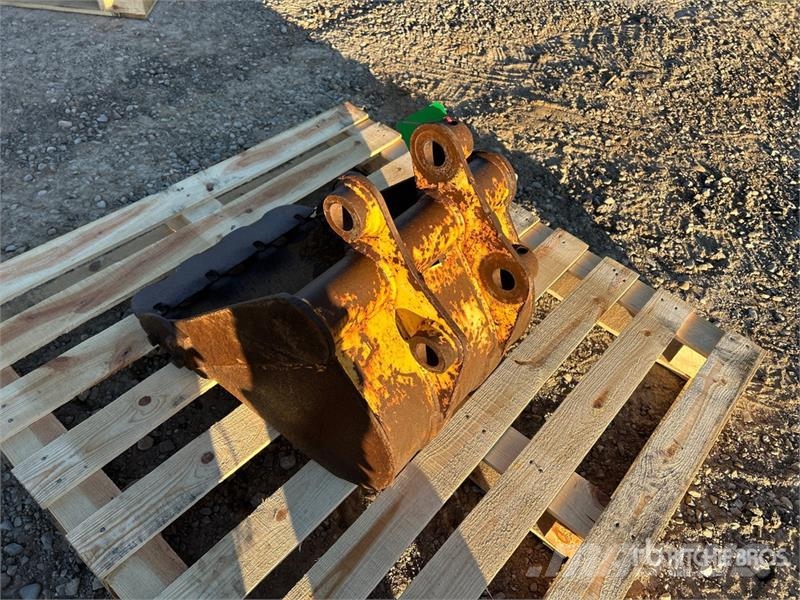  17 in Cleanup Excavator Bucket دلاء