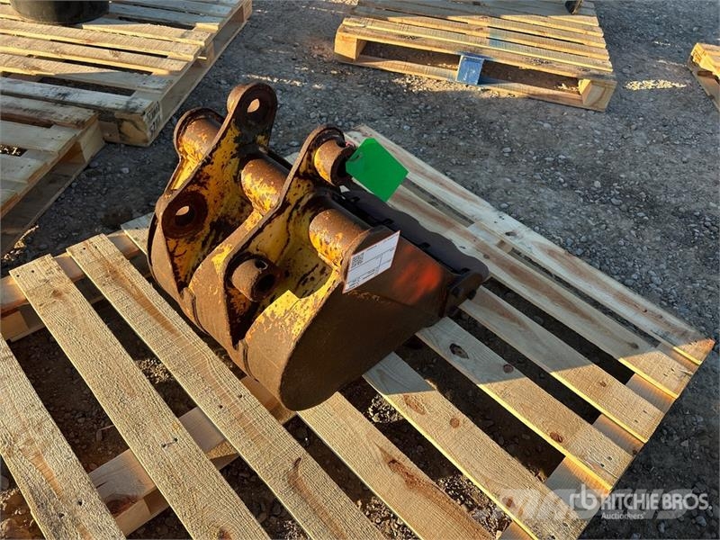  17 in Cleanup Excavator Bucket دلاء