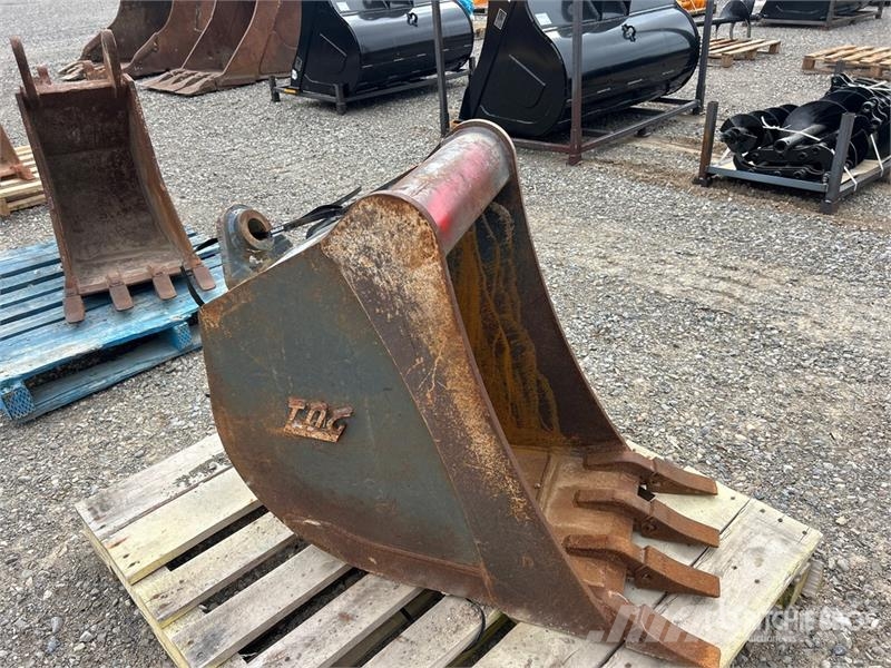17 in Digging Bucket Godet