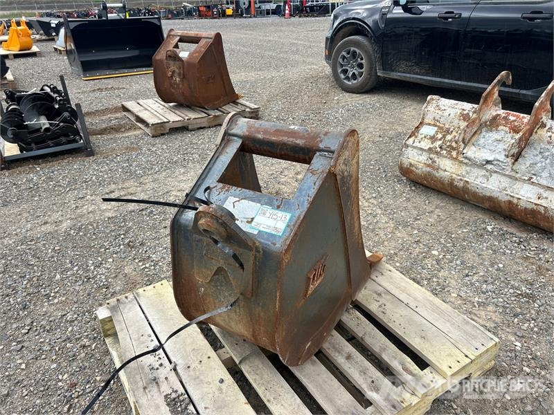 17 in Digging Bucket Godet