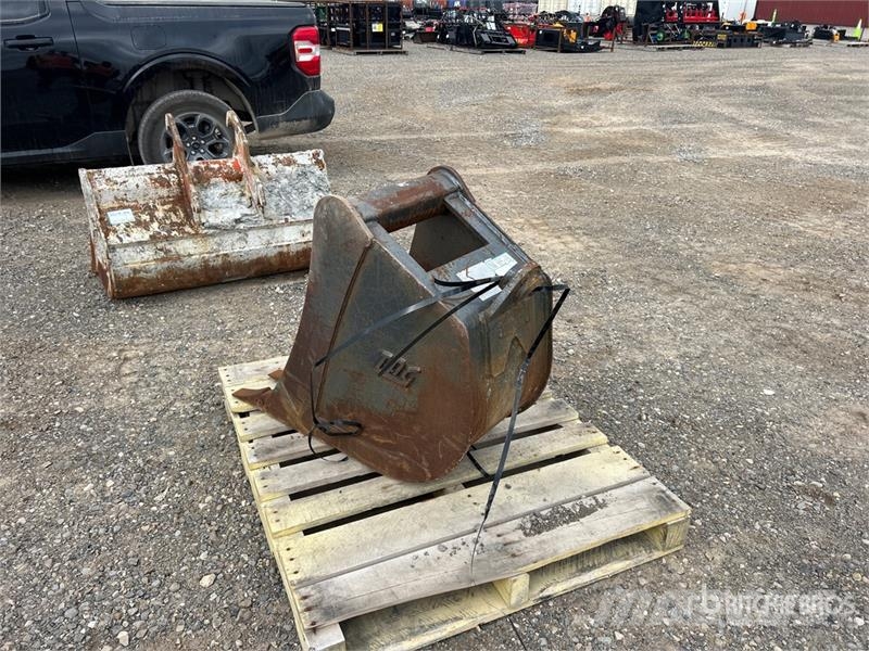 17 in Digging Bucket Godet