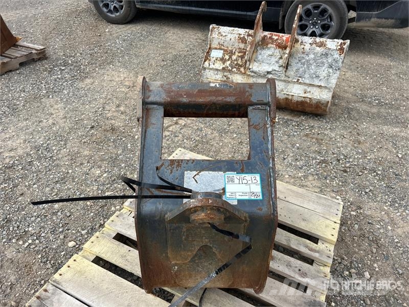 17 in Digging Bucket Godet