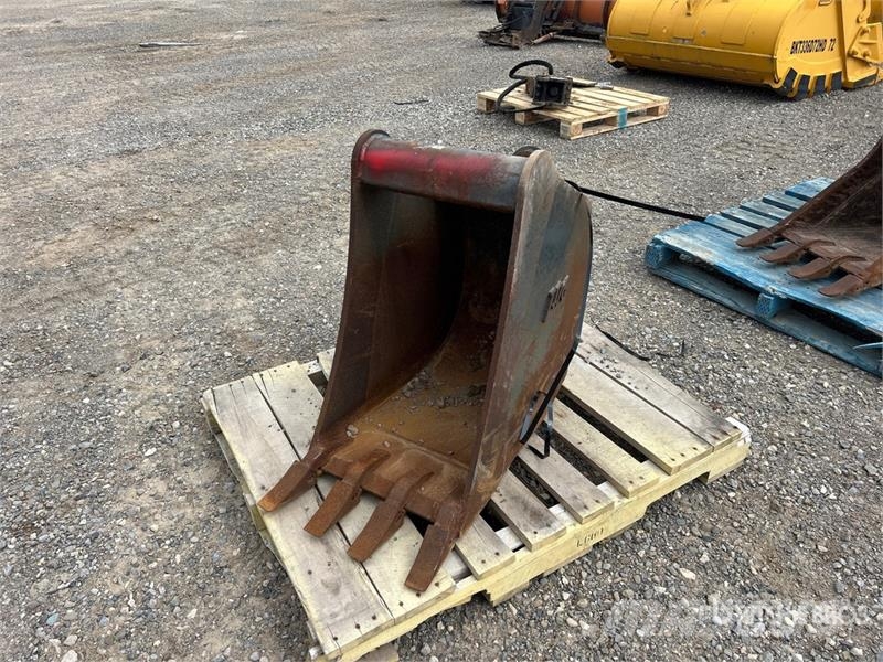 17 in Digging Bucket Godet