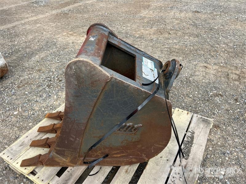 17 in Digging Bucket Godet