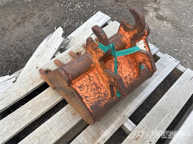 17 in Q/C Digging Bucket - Fits Kubota 挖斗