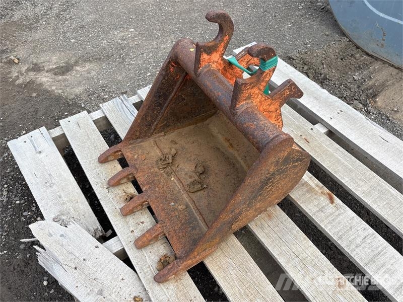17 in Q/C Digging Bucket - Fits Kubota 挖斗