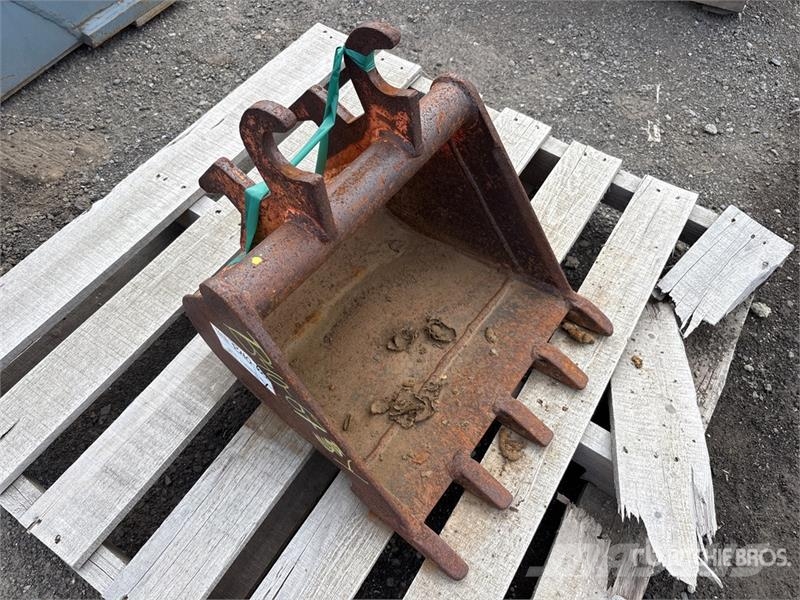 17 in Q/C Digging Bucket - Fits Kubota 挖斗