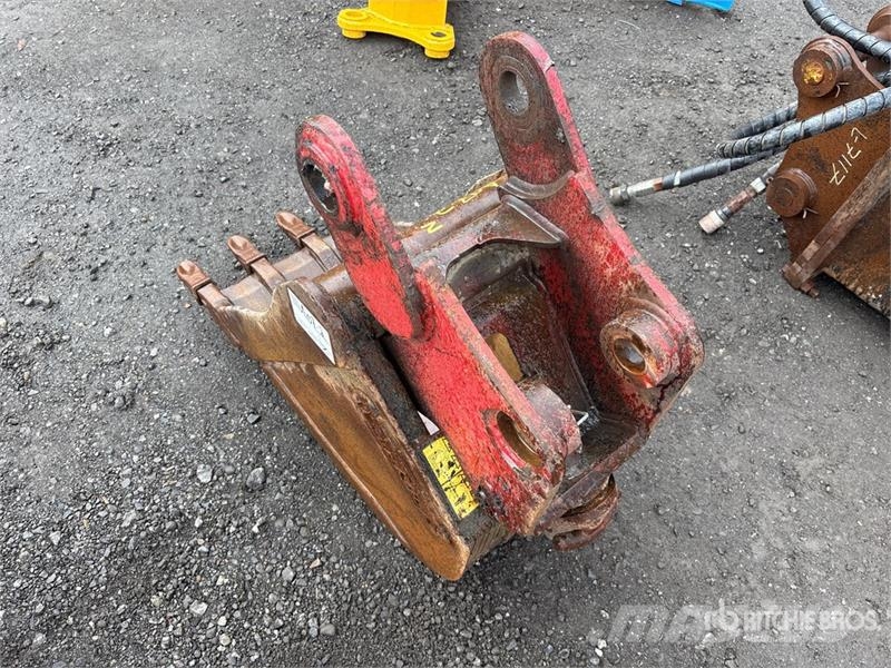  18 in Q/C Digging Backhoe Rear Bucket دلاء
