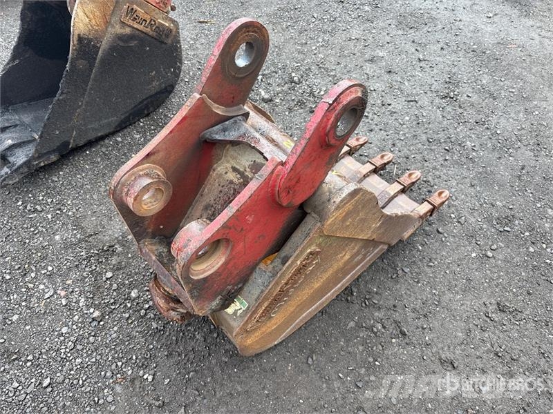  18 in Q/C Digging Backhoe Rear Bucket دلاء