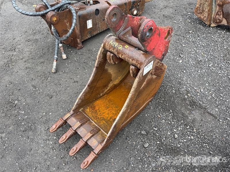  18 in Q/C Digging Backhoe Rear Bucket دلاء