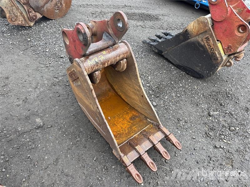  18 in Q/C Digging Backhoe Rear Bucket دلاء