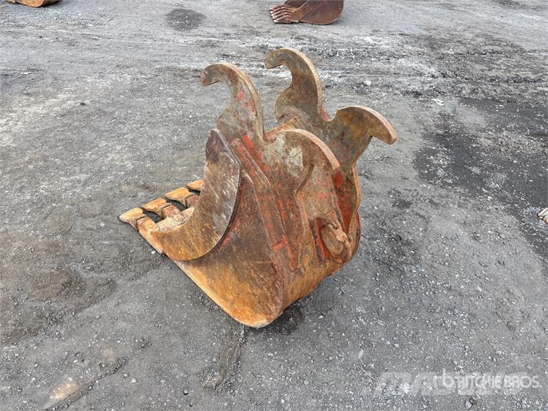  18 in Q/C Digging Excavator Bucket - Fits Kubota K 挖斗