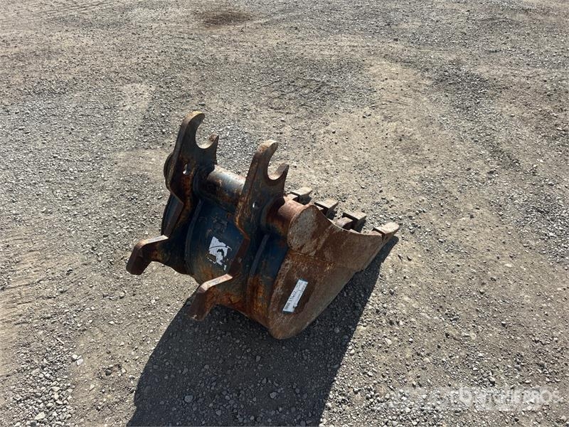  19 in Digging Backhoe Rear Bucket - Fits John Deer Kanalak