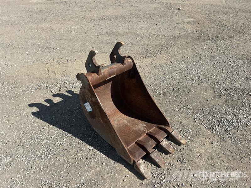  19 in Digging Backhoe Rear Bucket - Fits John Deer Kanalak