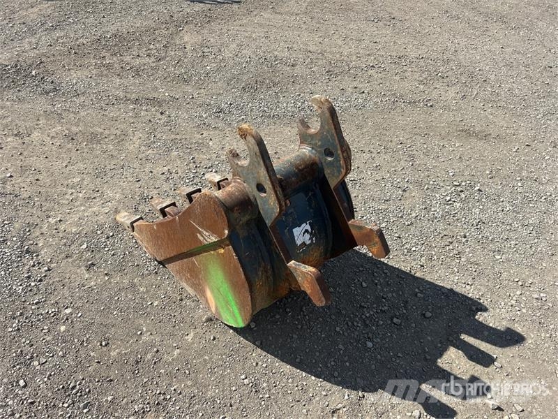  19 in Digging Backhoe Rear Bucket - Fits John Deer Kanalak