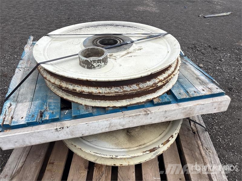 19 in Pulley and Pulley Cover - Fits Liebherr HS85 Pacēlāju/krānu aprīkojums