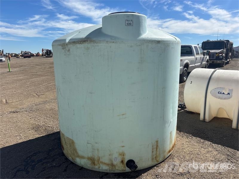  2100 gal Poly Tank Brændstof- og tilsætningstank.
