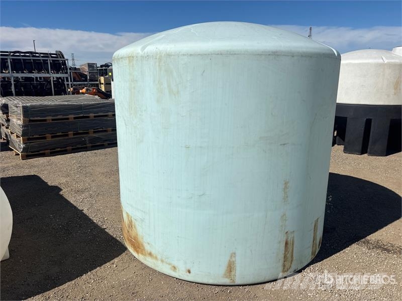  2100 gal Poly Tank Brændstof- og tilsætningstank.
